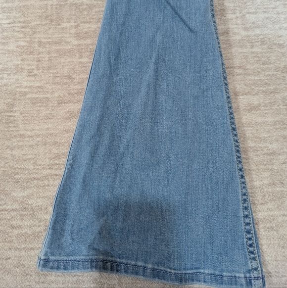 Hollister Light Blue Flare & Wide Leg Jeans - Picture 4 of 10